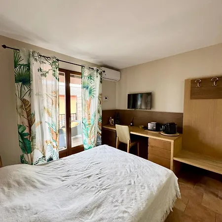 Dans Avec Piscine A *