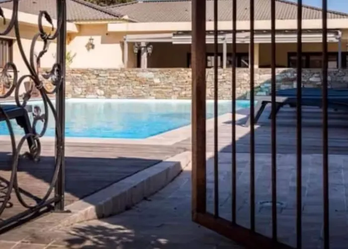 Apartment Dans Avec Piscine A Sisco