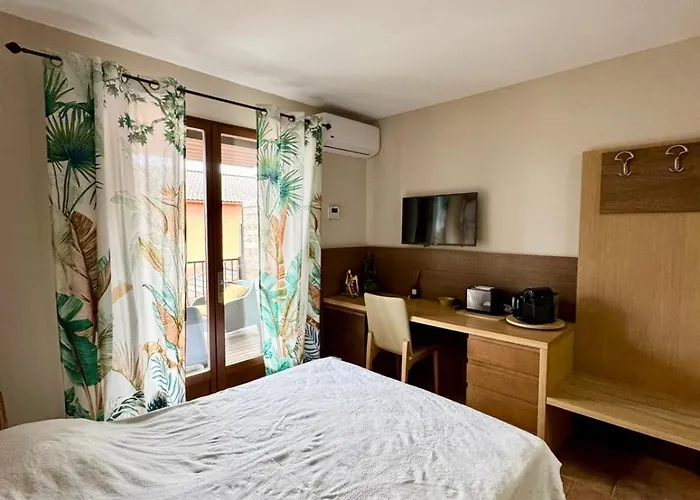 Dans Avec Piscine A *